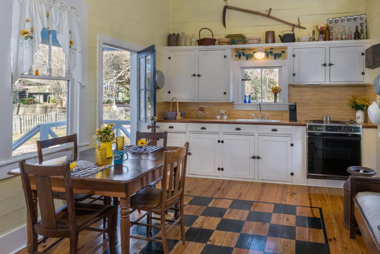 Maison D'Memoire Bed&Breakfast Cottages Rayne Extérieur photo